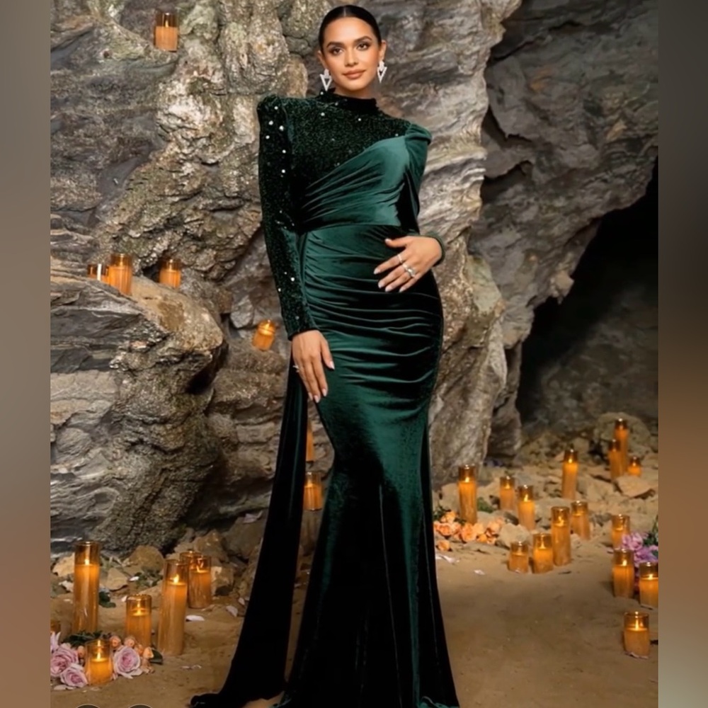 Size Large green four way stretchy velvet & sequin formal dress / NEW